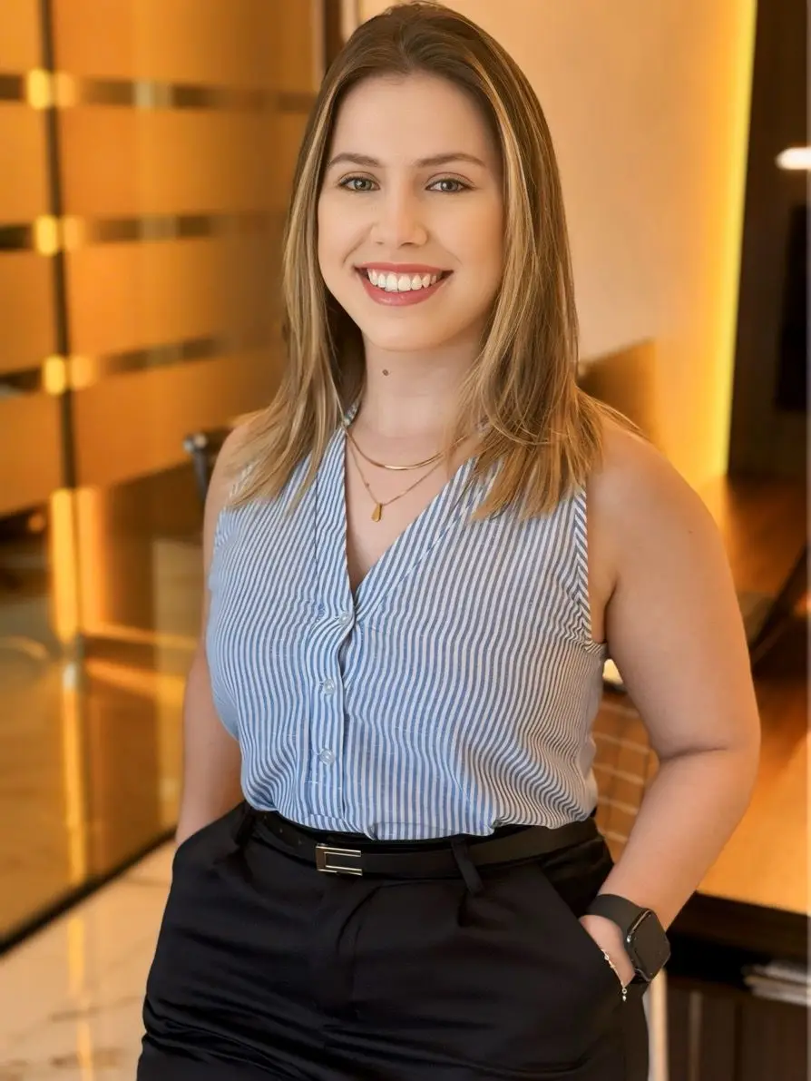 Dra. Larissa Dourado — Advogada de Trânsito